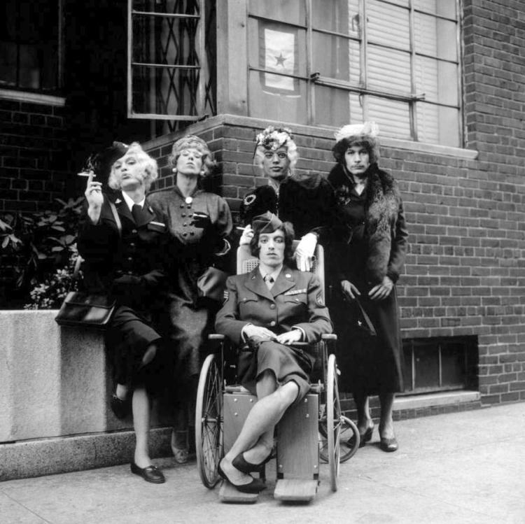  The Rolling Stones in drag (by Jerry Schatzberg)